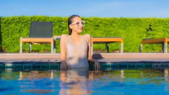 Actress:Xz_Zb1p8eqc= Aquafina